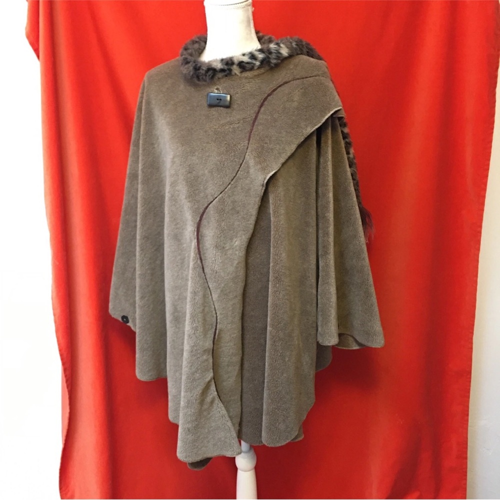 Lee Andersen plush cape wrap faux fur trim camel size large teddy bear